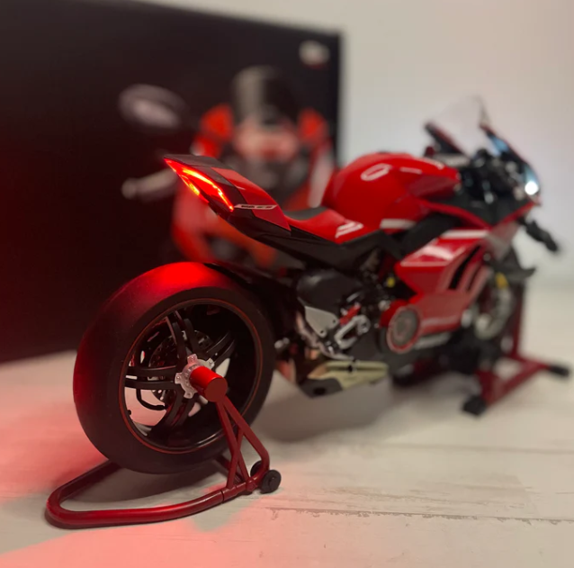 Ducati Superleggera V4 1:6 – Smoke Edition