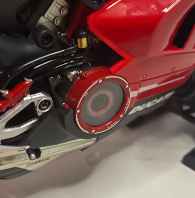 Ducati Superleggera V4 1:6 – Smoke Edition